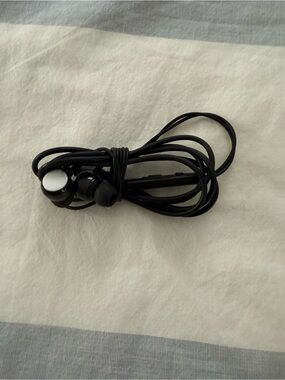 Black Wired In-Ear Earbud Headphones with Microphone